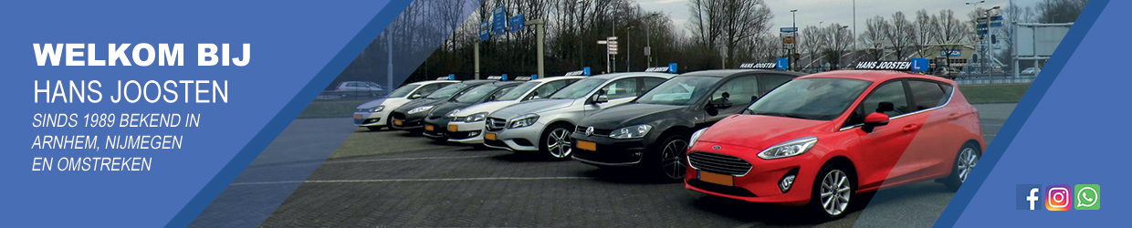 De lesauto's van Verkeersschool Hans Joosten op een rij